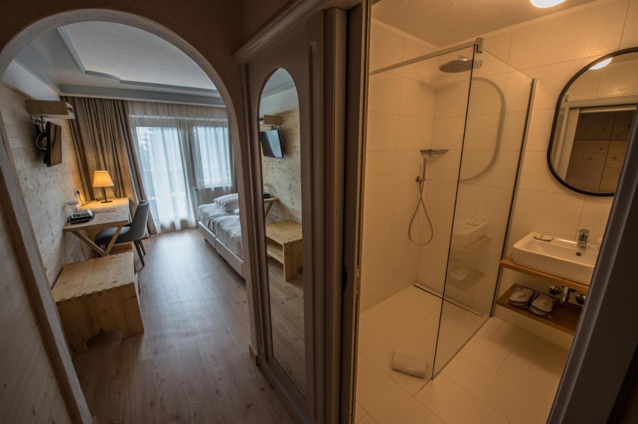 Hotel Ciasa Salares Сан-Кассиано Экстерьер фото