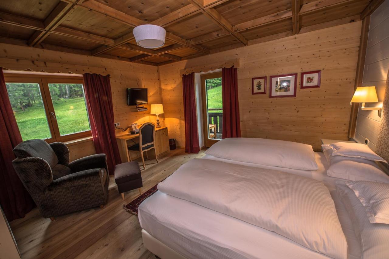 Hotel Ciasa Salares Сан-Кассиано Экстерьер фото
