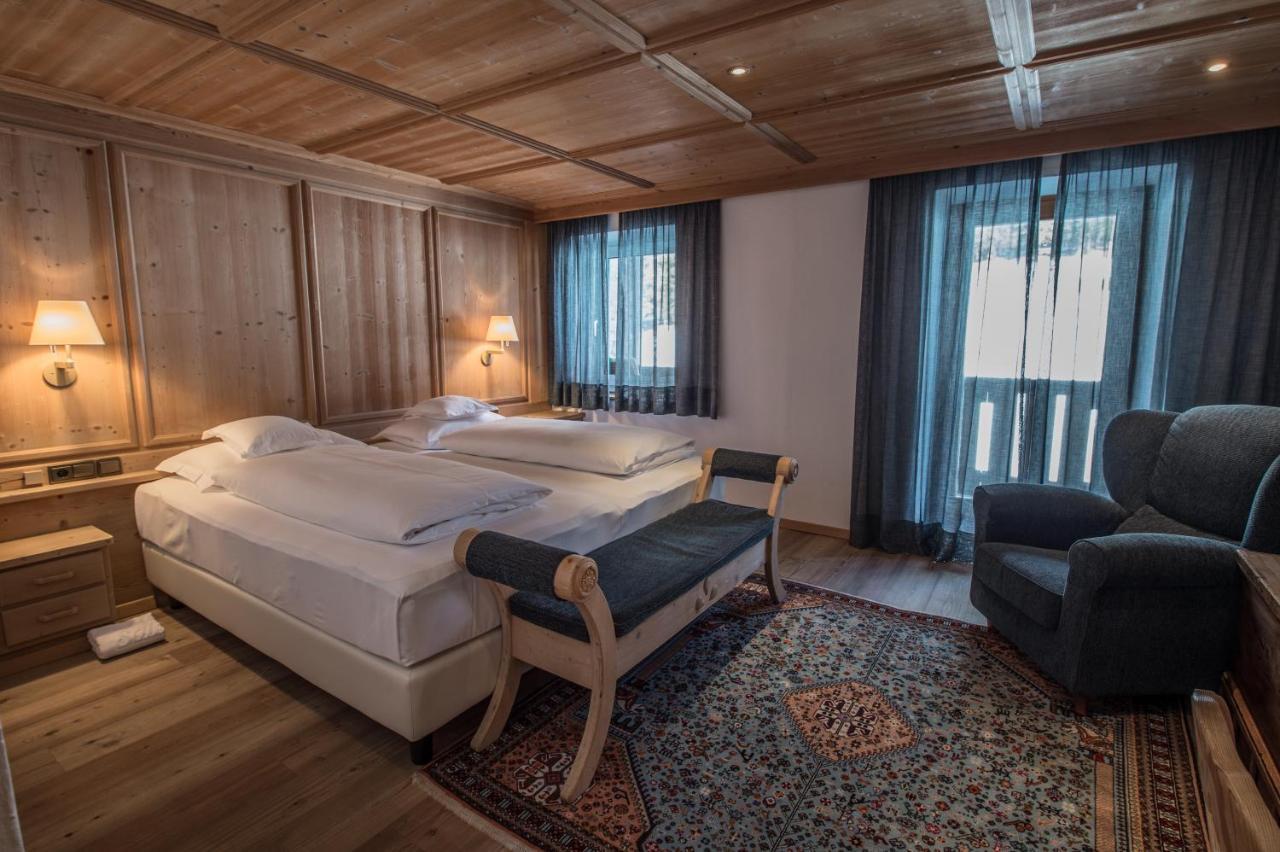 Hotel Ciasa Salares Сан-Кассиано Экстерьер фото
