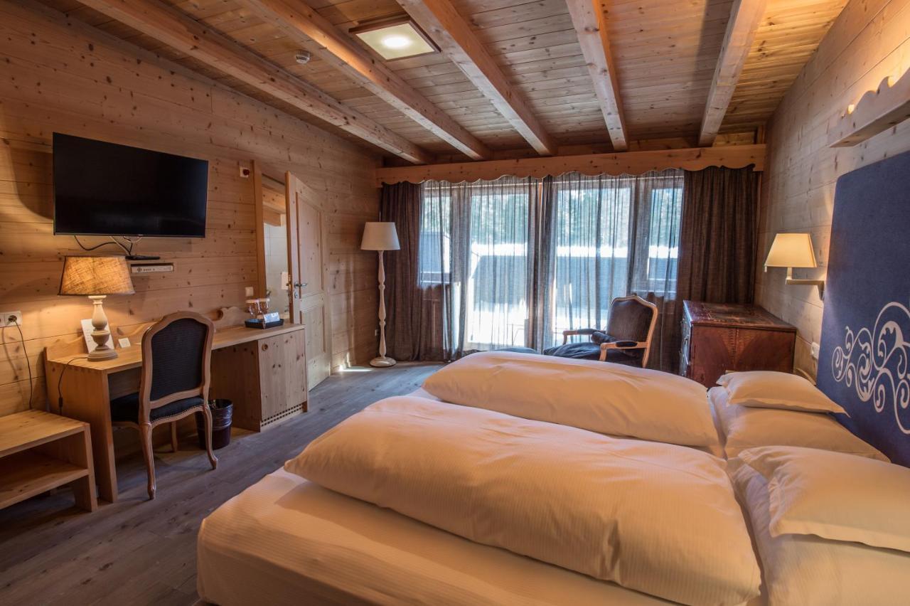 Hotel Ciasa Salares Сан-Кассиано Экстерьер фото