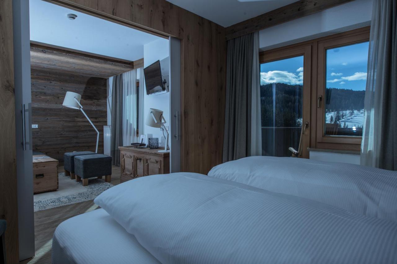 Hotel Ciasa Salares Сан-Кассиано Экстерьер фото