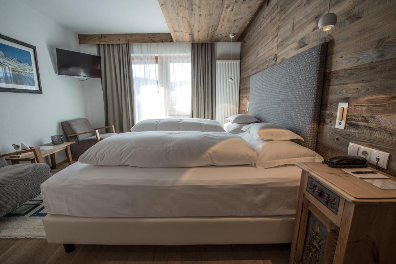 Hotel Ciasa Salares Сан-Кассиано Экстерьер фото