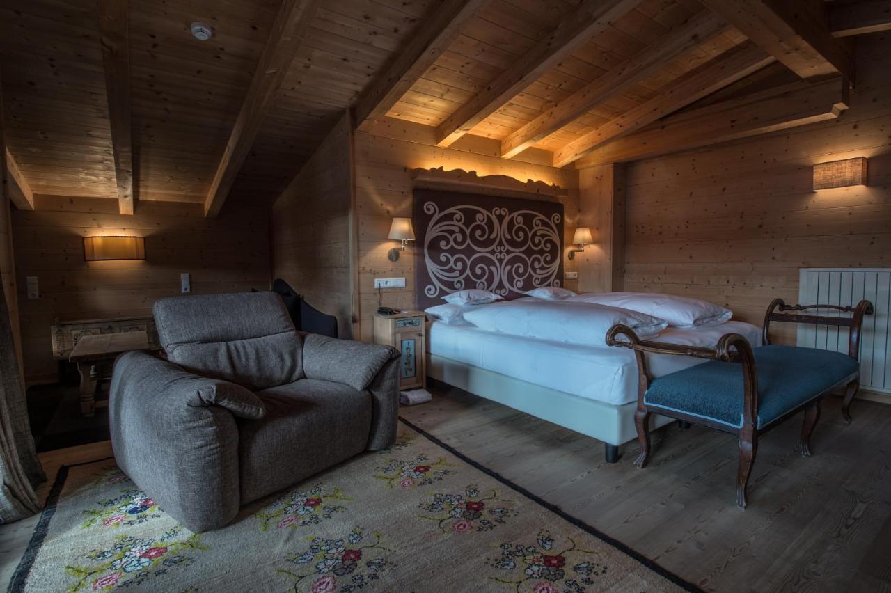 Hotel Ciasa Salares Сан-Кассиано Экстерьер фото