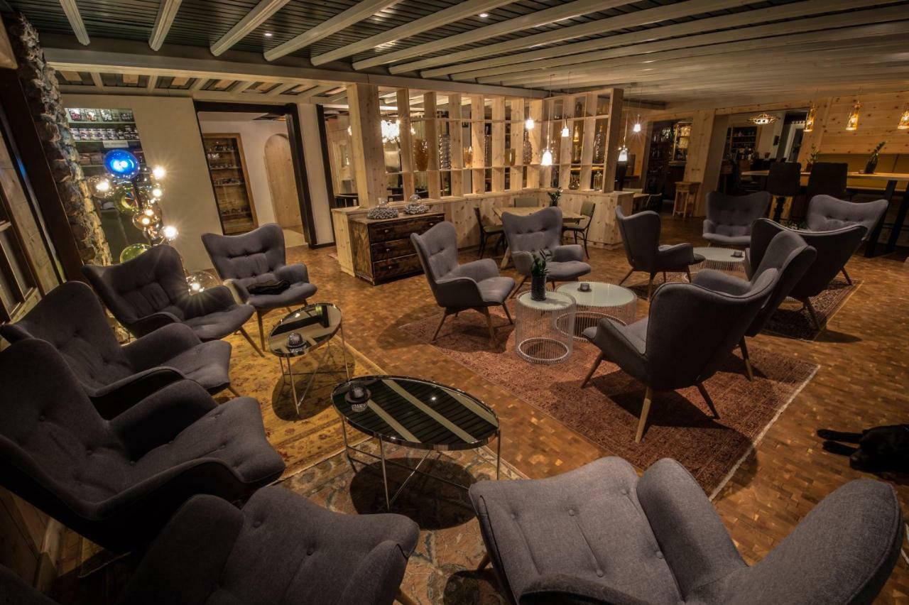 Hotel Ciasa Salares Сан-Кассиано Экстерьер фото
